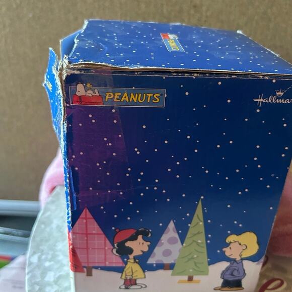 ↳ Hallmark Collectible A Charlie Brown Christmas Musical Snow Globe (1A-03-63WA) - Picture 8 of 8